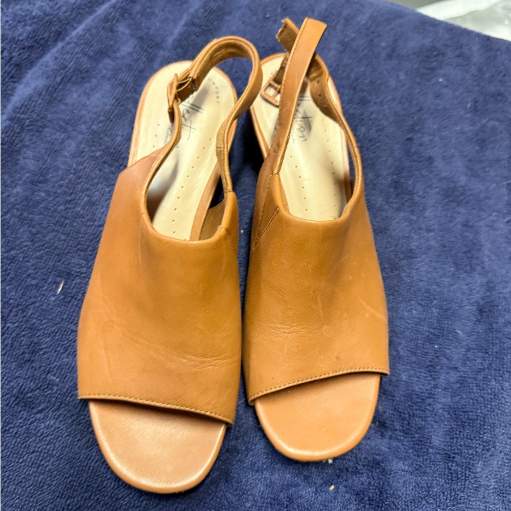 Clarks Tan Brown Leather Sandals with Block Heel - Picture 7 of 7